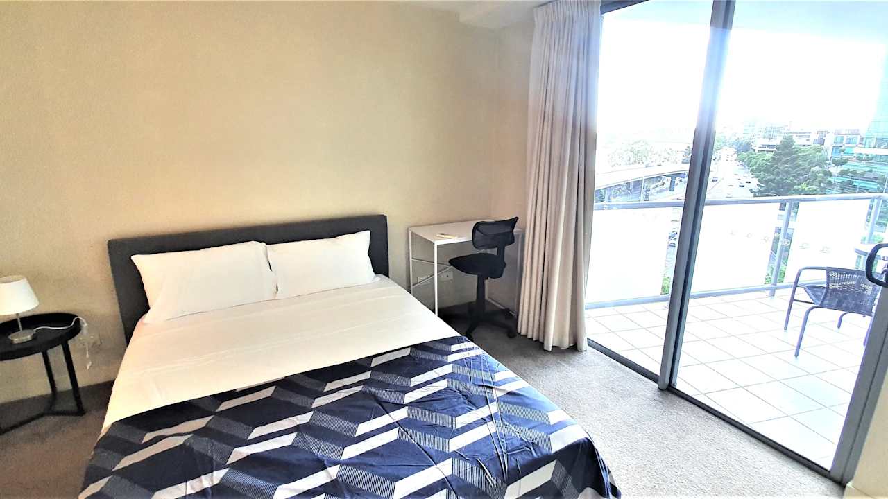 Furnished room with ensuite in a flatshare