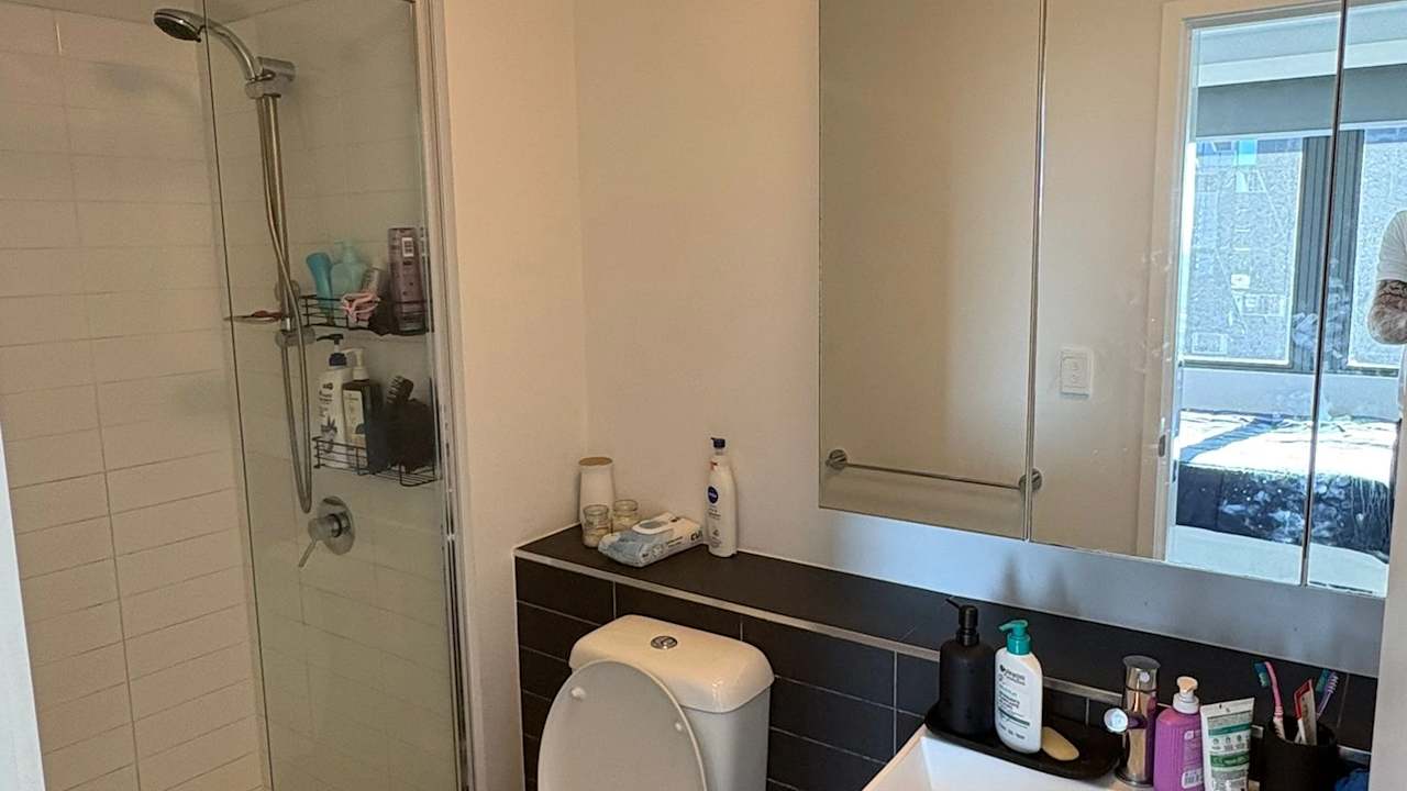 Furnished room with ensuite in a flatshare