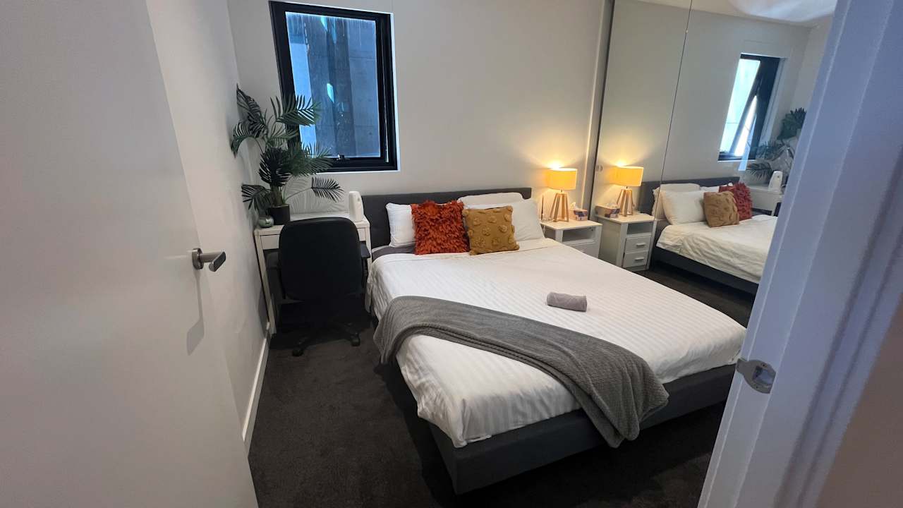 Furnished room with ensuite in a flatshare