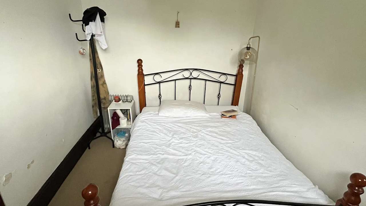 Room in a share house