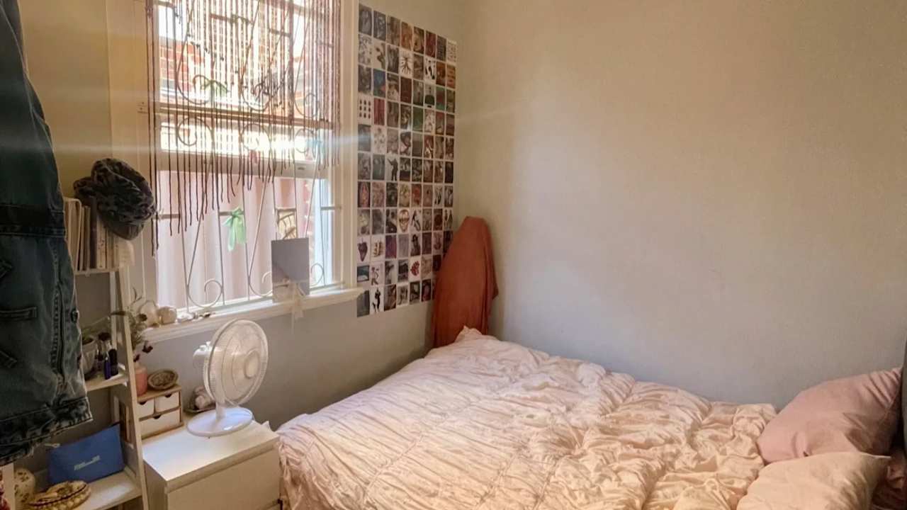 Room in a share house