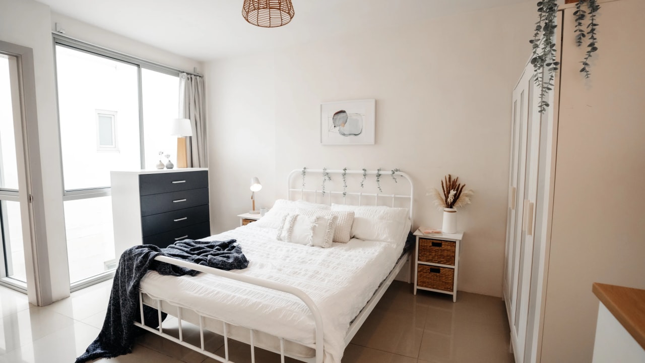Furnished room with ensuite in a flatshare