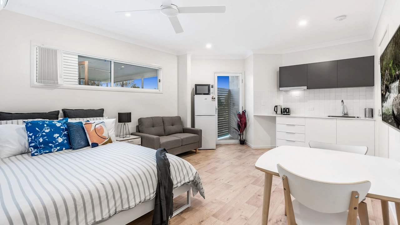 Furnished room studio flat for rent