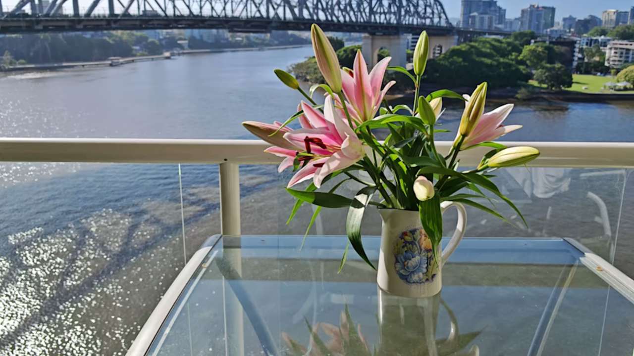 Furnished room with ensuite in a flatshare