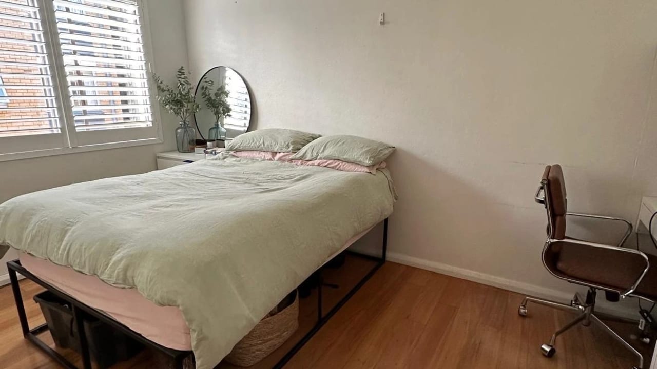 Unfurnished room in a flatshare