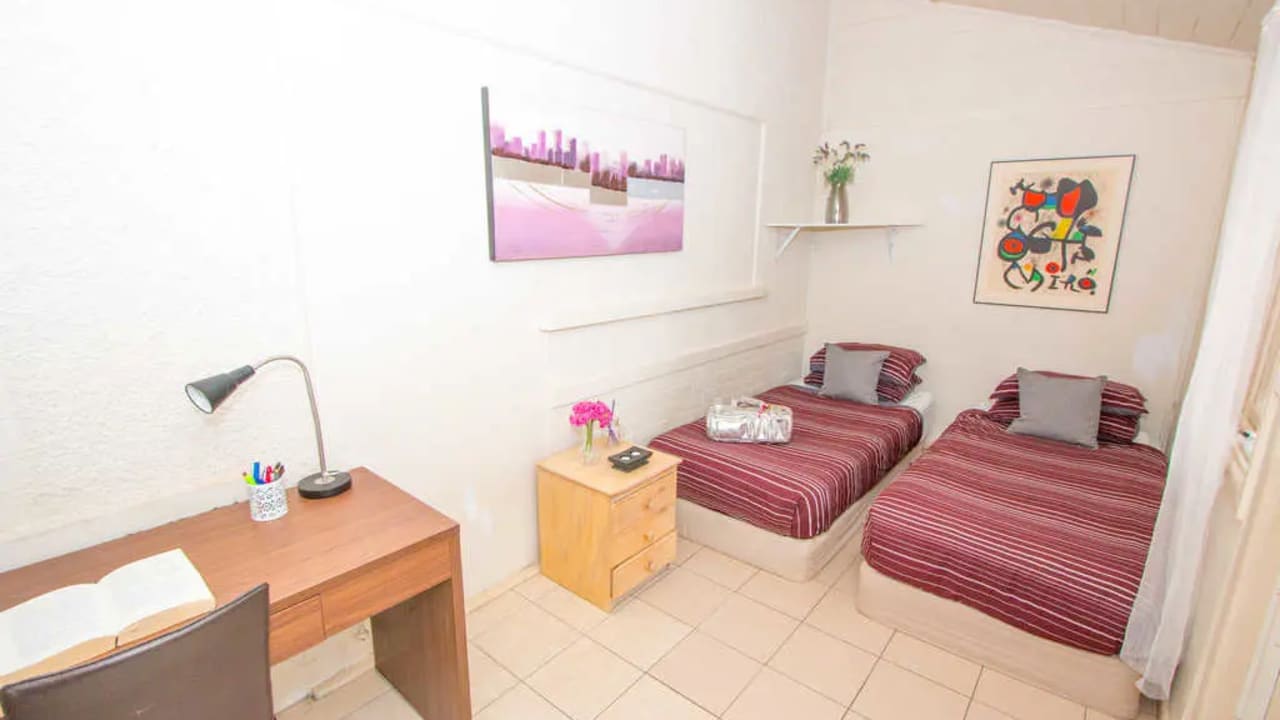Room studio flat for rent