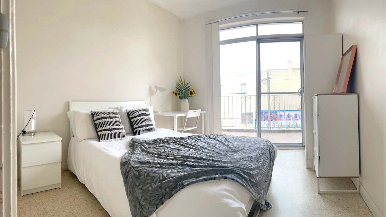 Furnished room in a flatshare