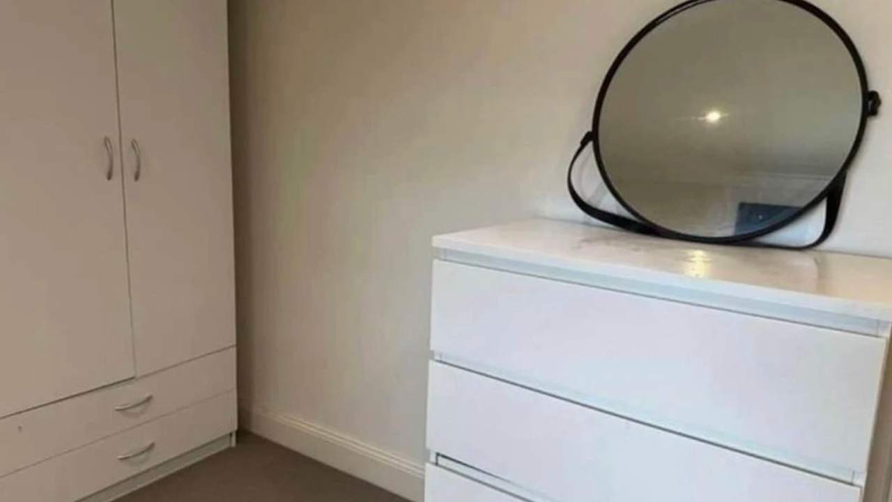 Furnished room in a share house