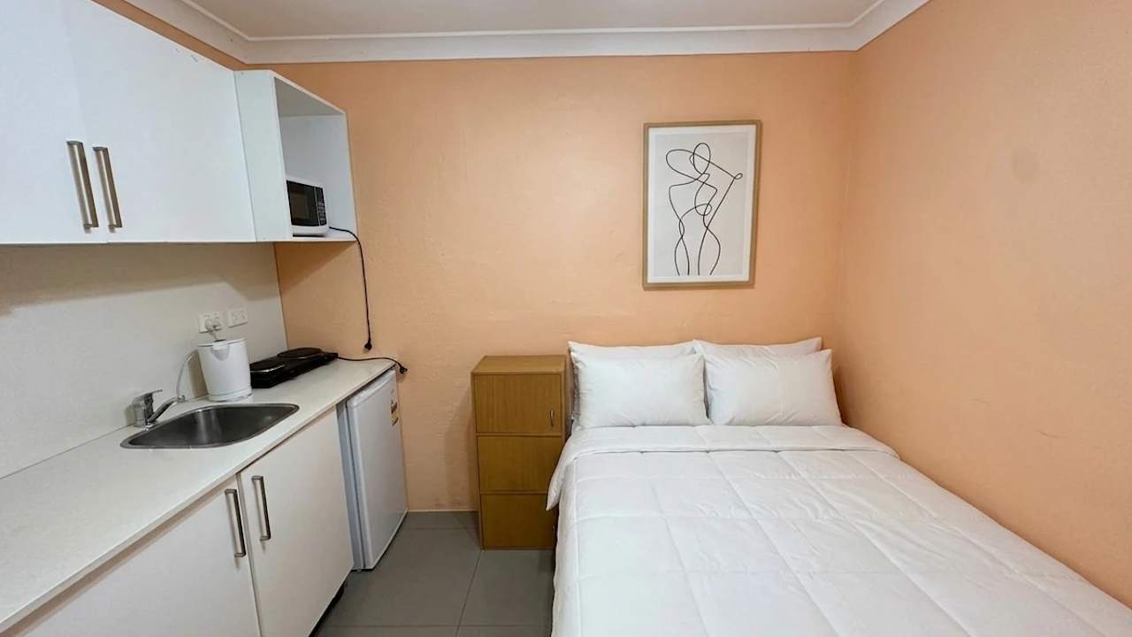 Furnished room with own bathroom