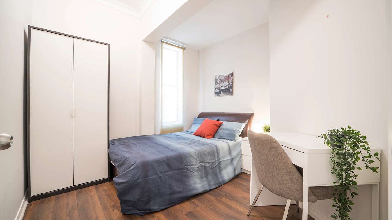 Furnished room in a share house