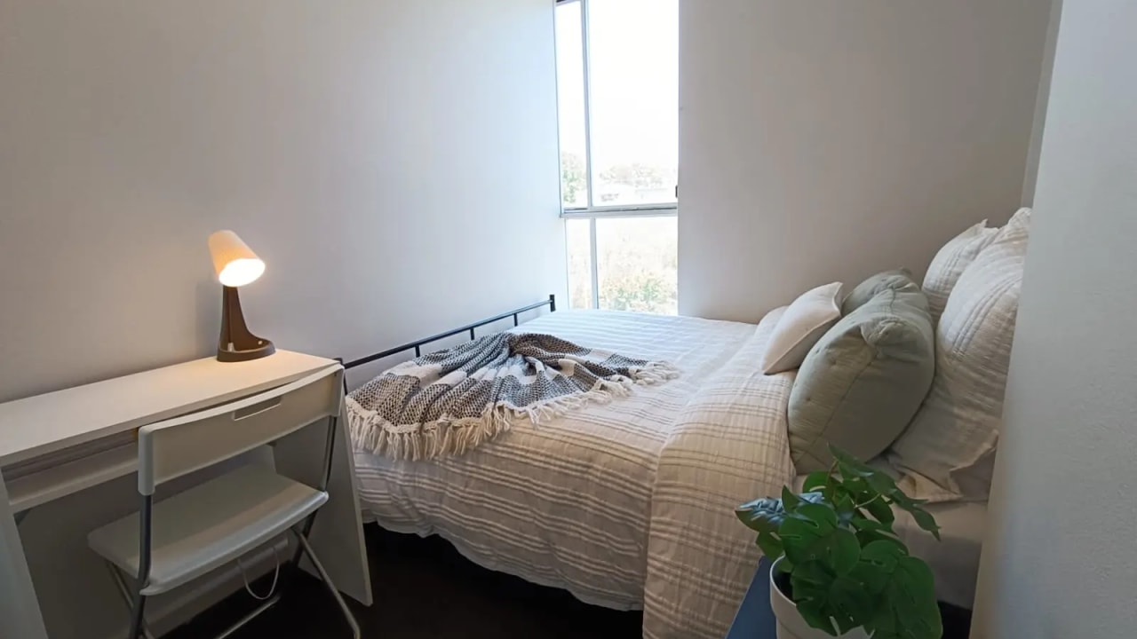 Furnished room in a flatshare