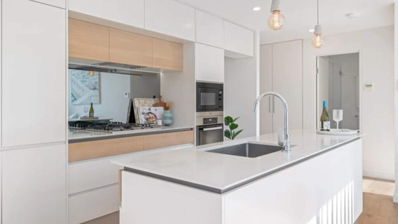 Unfurnished room with ensuite in a flatshare