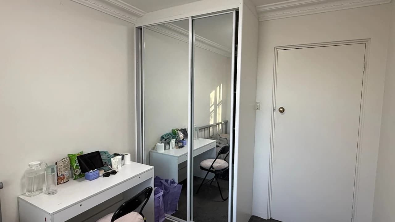 Furnished room in a flatshare