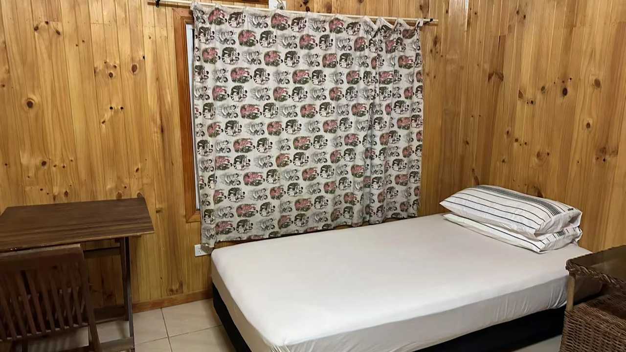 Room in a share house