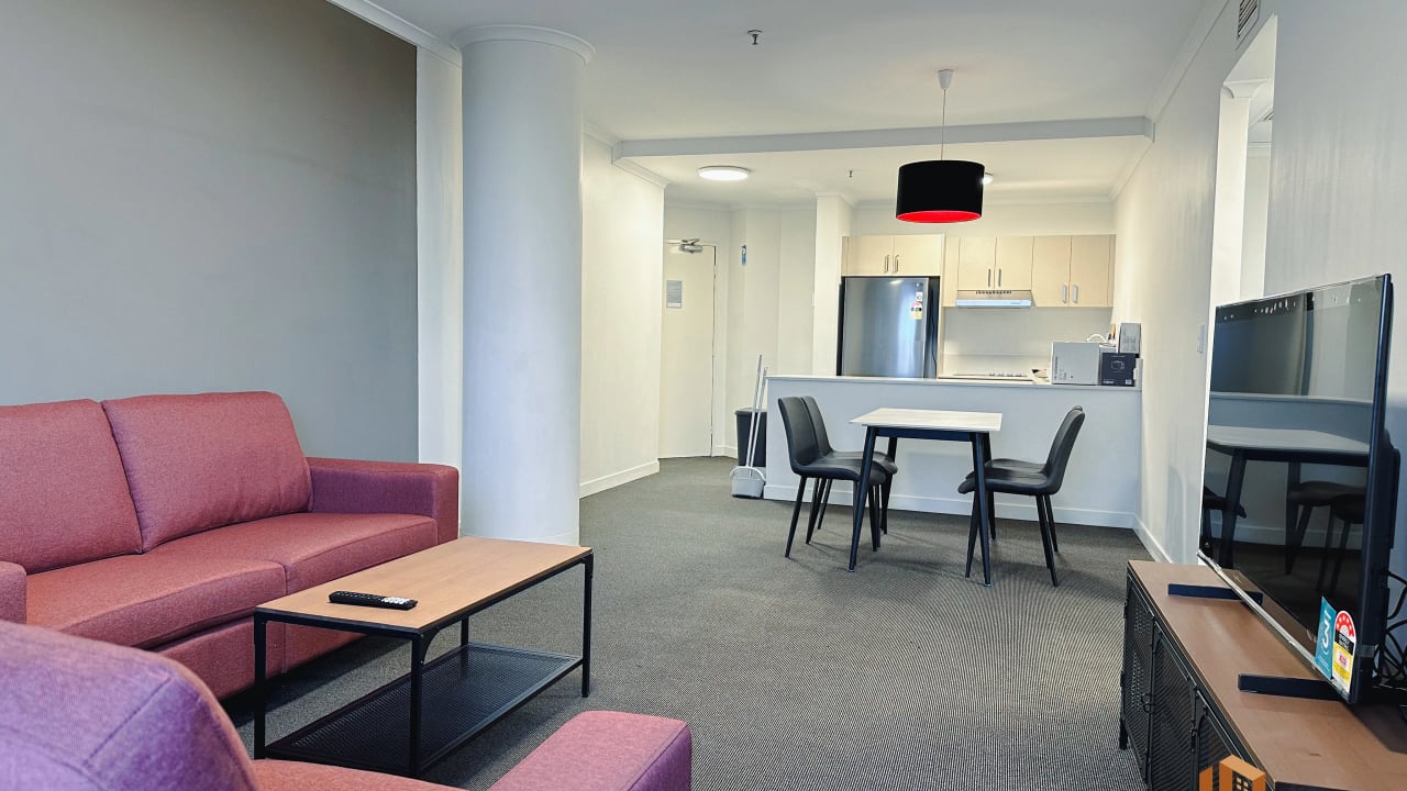 Furnished room with ensuite in a flatshare