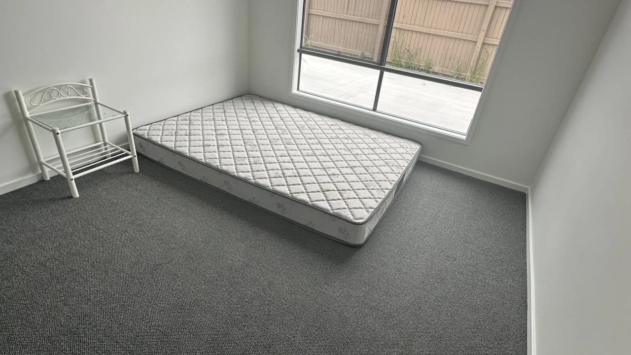 Unfurnished room with own bathroom
