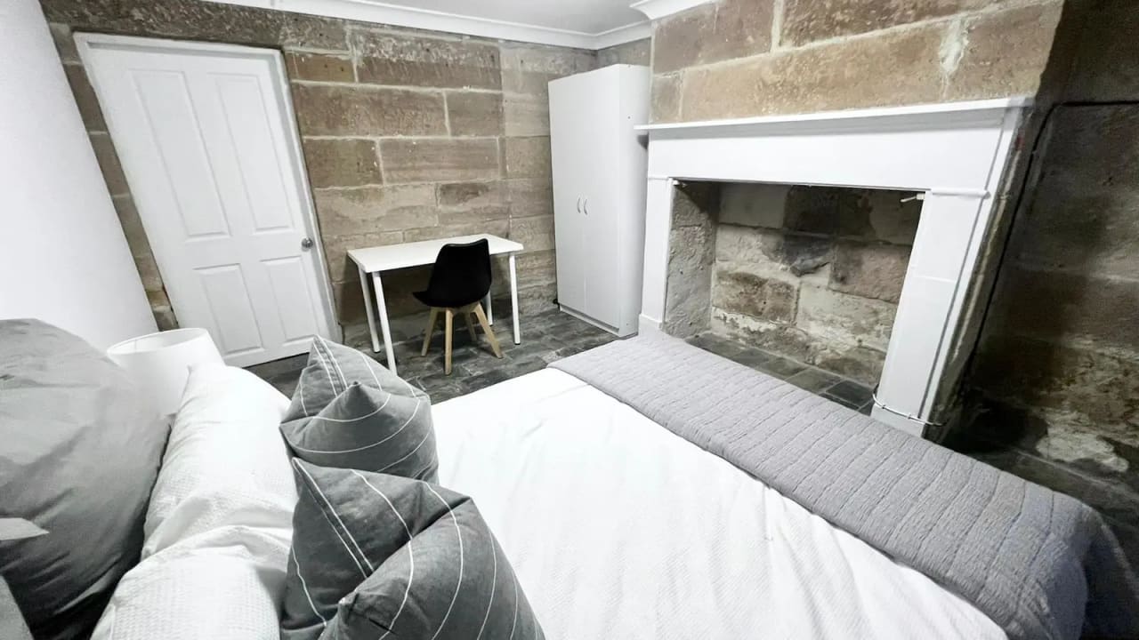 Room in a share house
