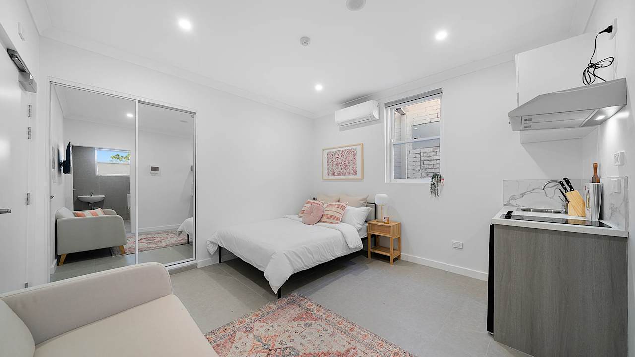 Room studio flat for rent