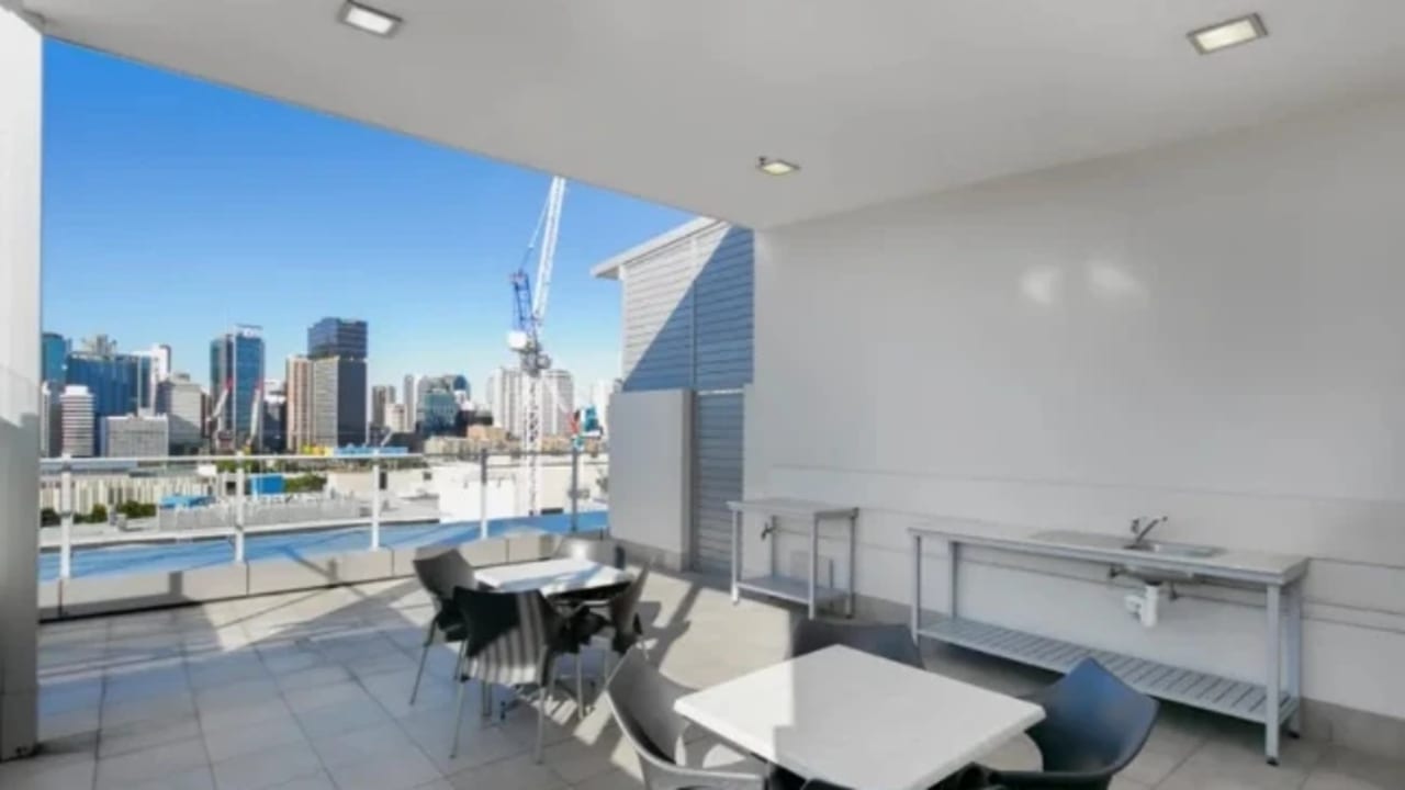 Furnished room with ensuite in a flatshare