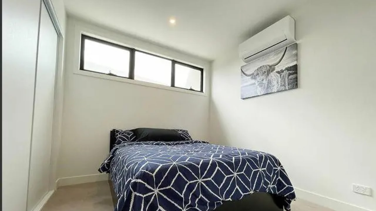 Furnished room with ensuite in a flatshare