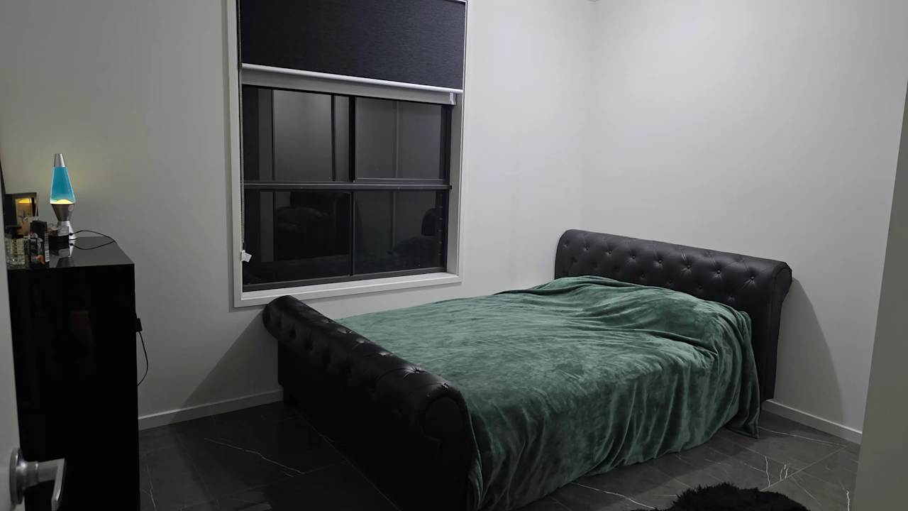 Room in a share house
