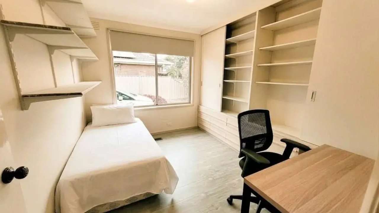 Room in a share house