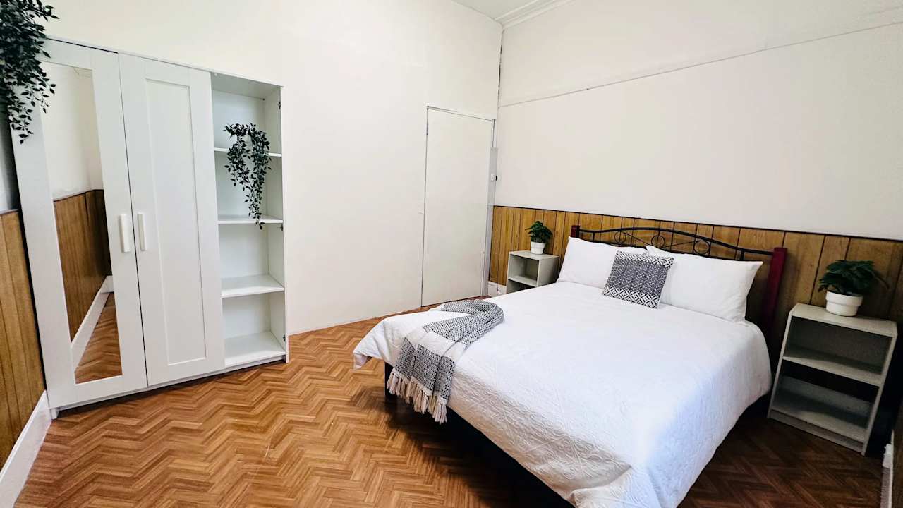 Furnished room in a flatshare