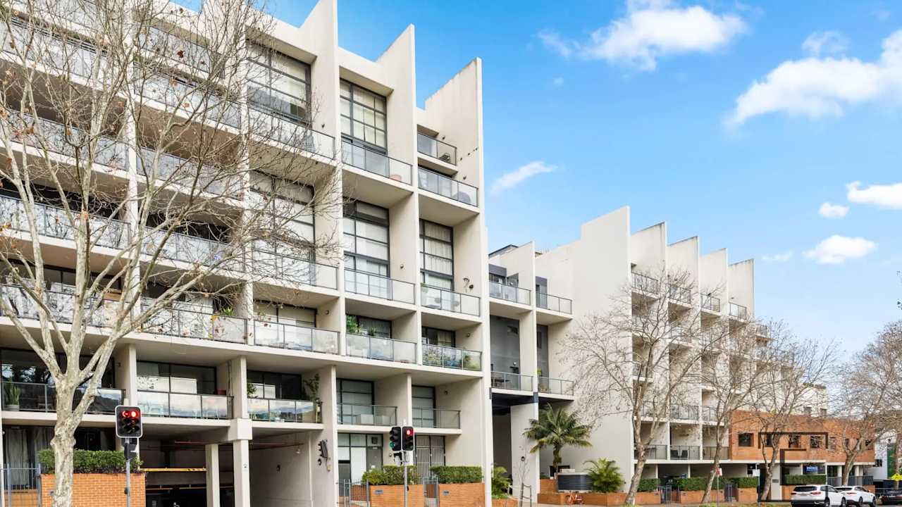 Unfurnished room studio flat for rent