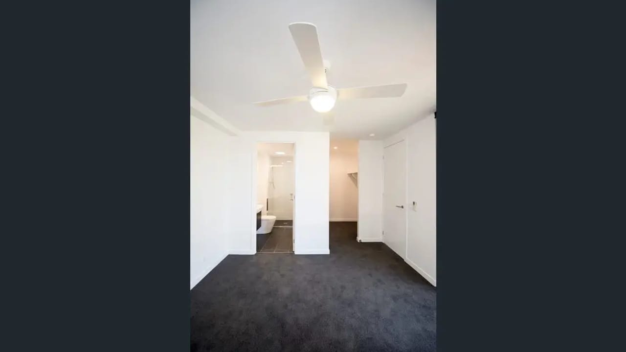 Unfurnished room with ensuite in a flatshare