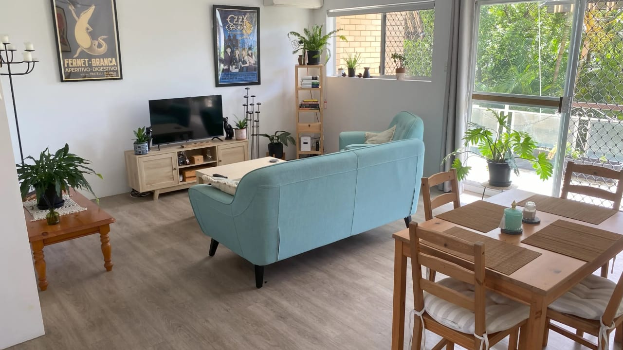 Unfurnished room in a flatshare