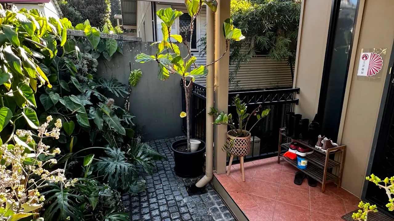 Furnished room in a share house
