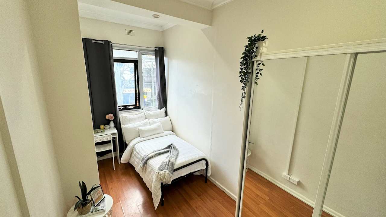Furnished room in a share house