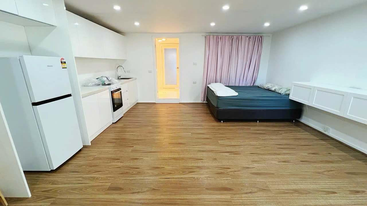 Furnished room studio flat for rent