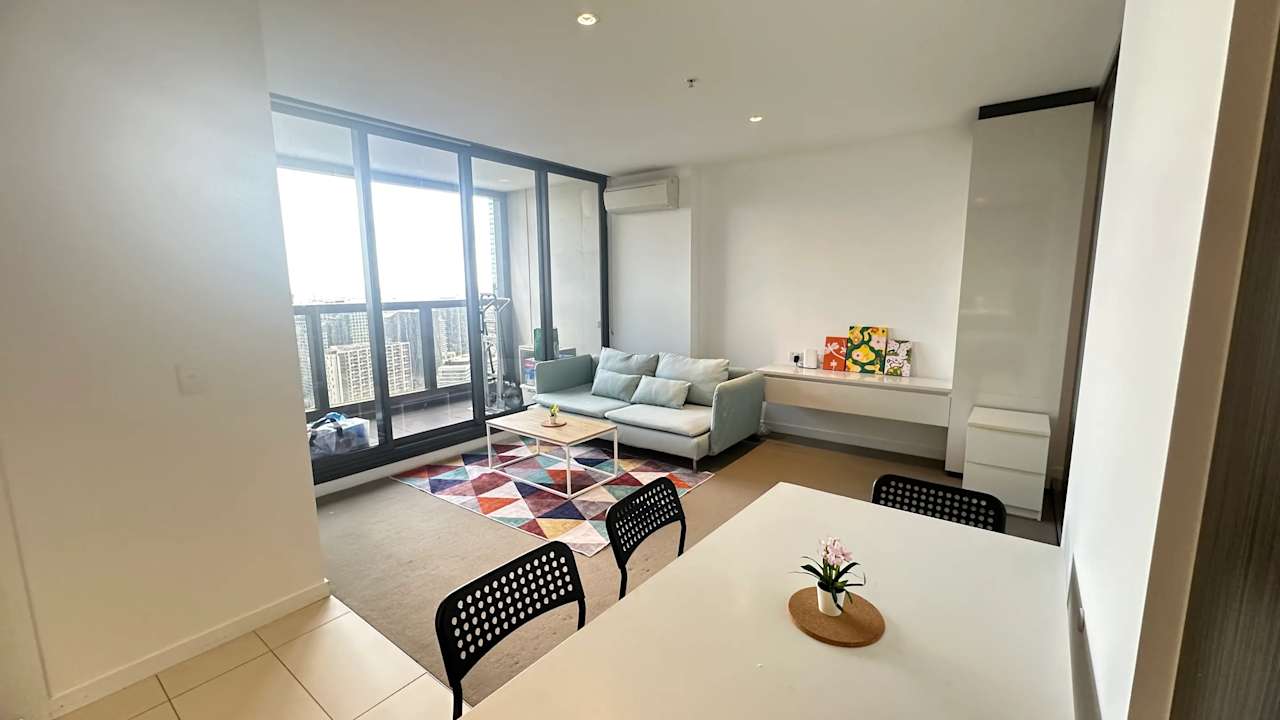 Furnished room in a flatshare