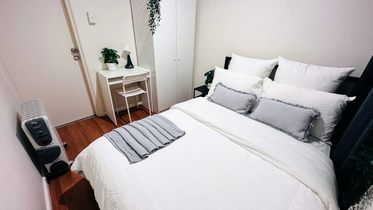 Furnished room in a share house