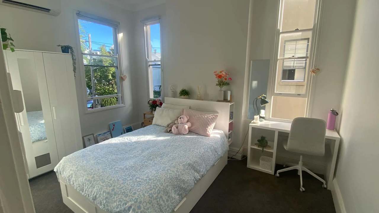 Furnished room in a share house