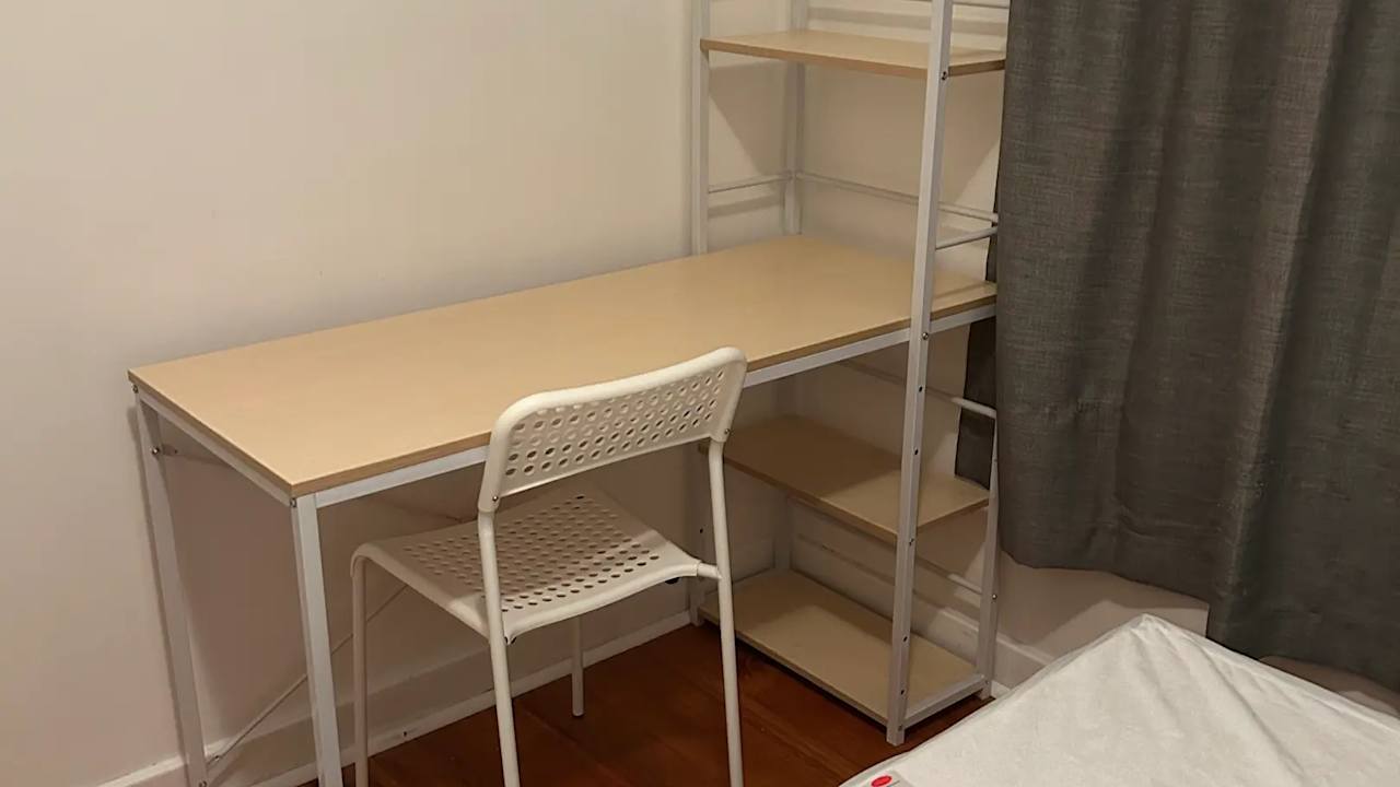 Room in a share house