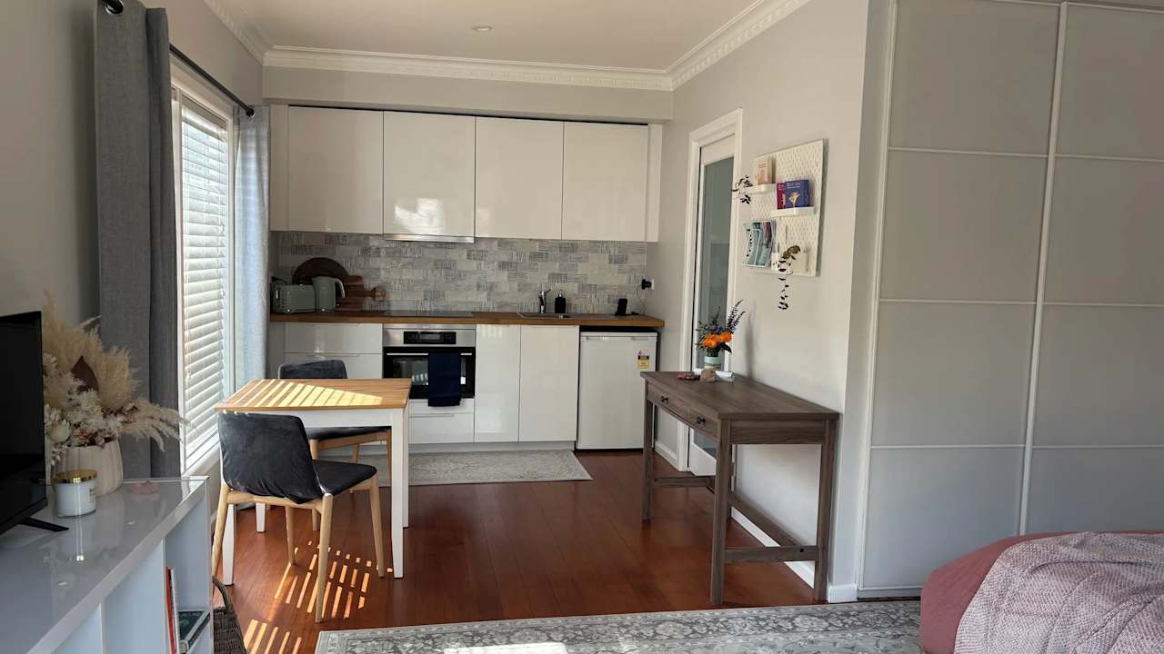 Furnished room with own bathroom