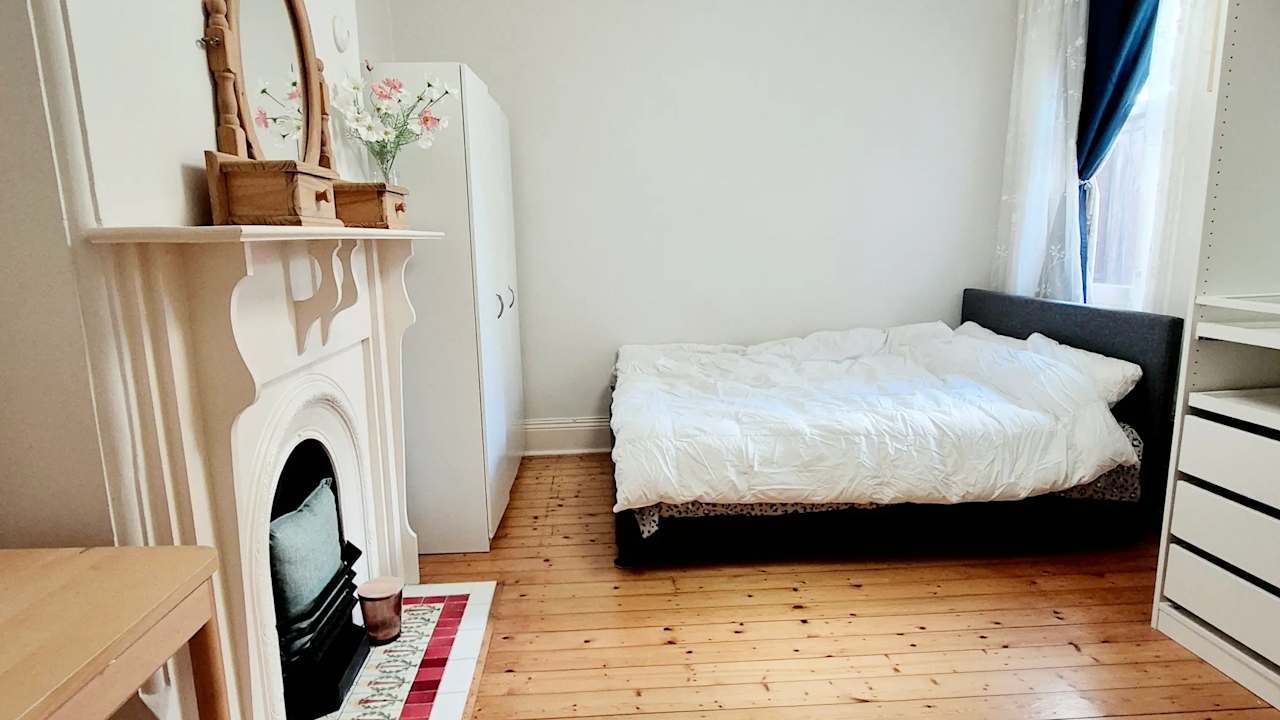 Furnished room in a share house
