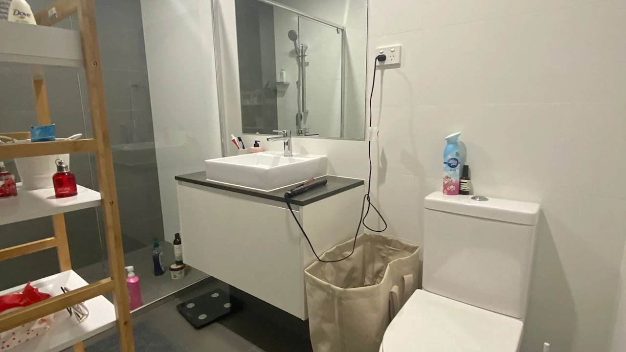 Furnished room with ensuite in a flatshare