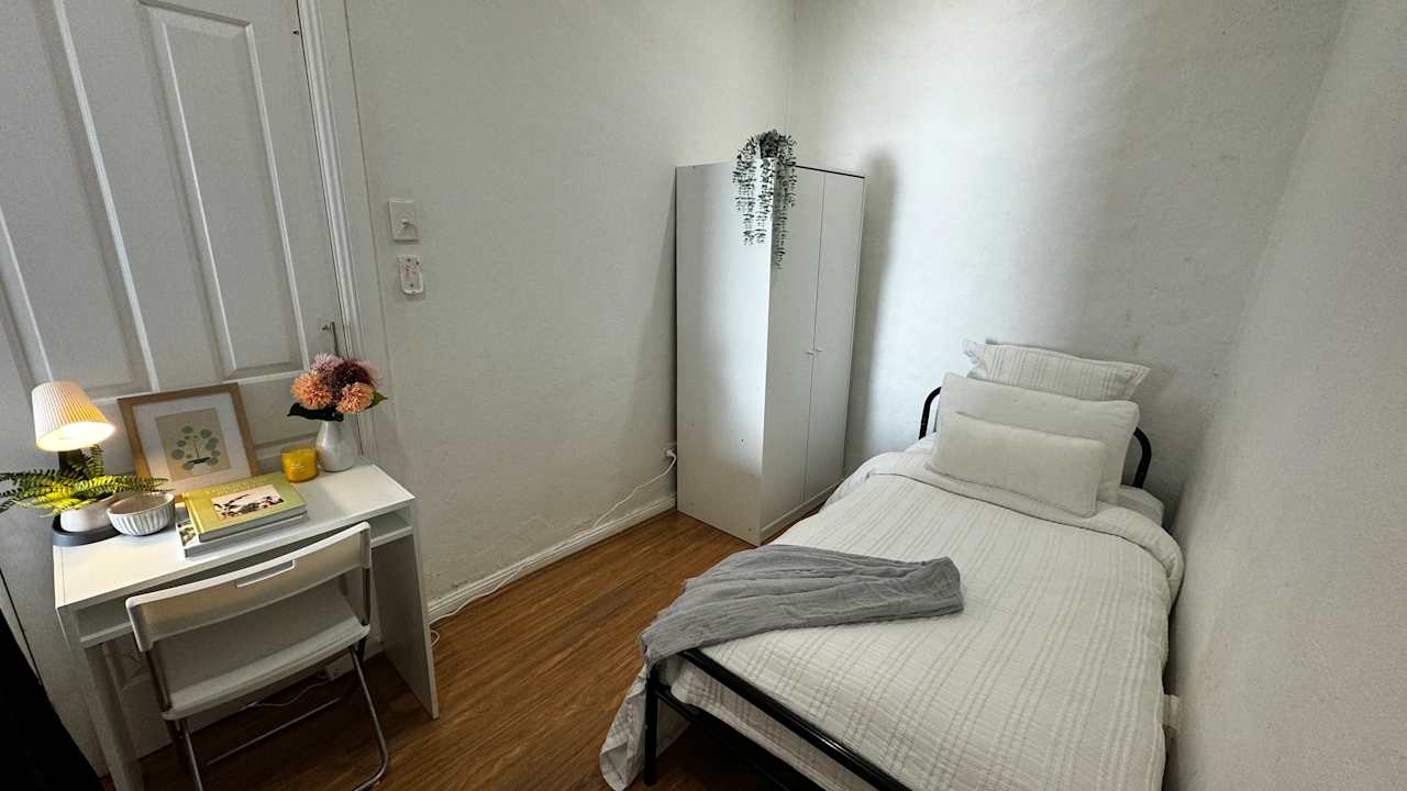 Furnished room in a flatshare