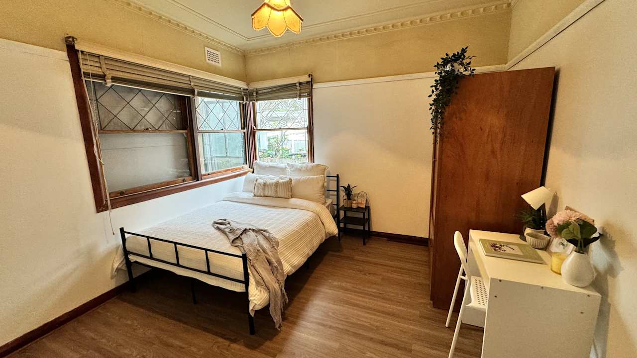 Furnished room in a share house