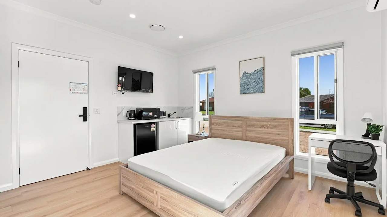Furnished room with ensuite in a share house