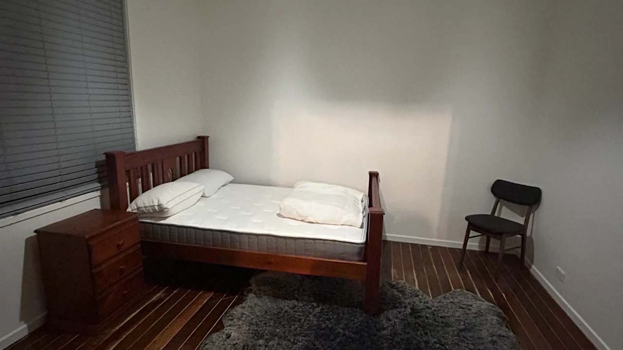 Room in a share house