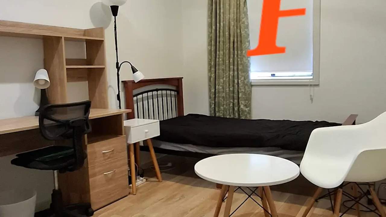 Furnished room in a flatshare