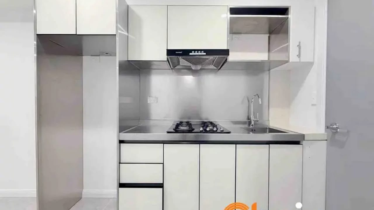 Unfurnished room studio flat for rent