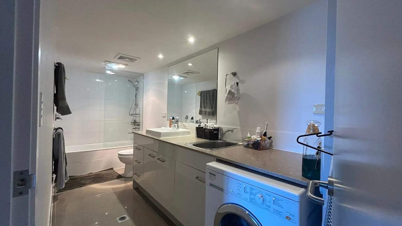 Furnished room in a flatshare