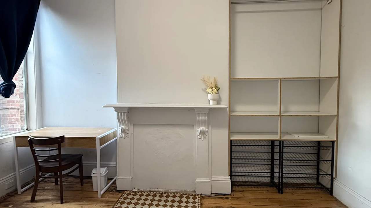 Furnished room in a flatshare