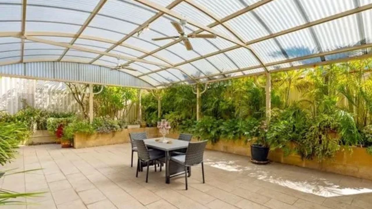 Room in a share house