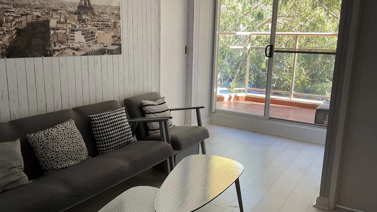 Furnished room in a flatshare